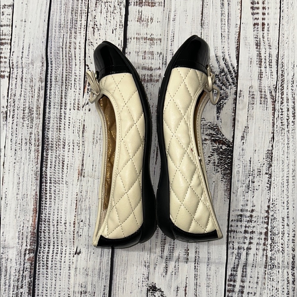 White Mountain Moondance Cream Quilted‎ Shoe Sz. 8 - Picture 6 of 10